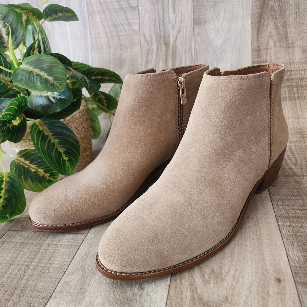 Antonio Melani Light Tan Suede Booties NWT Size 8.5 - Picture 7 of 16